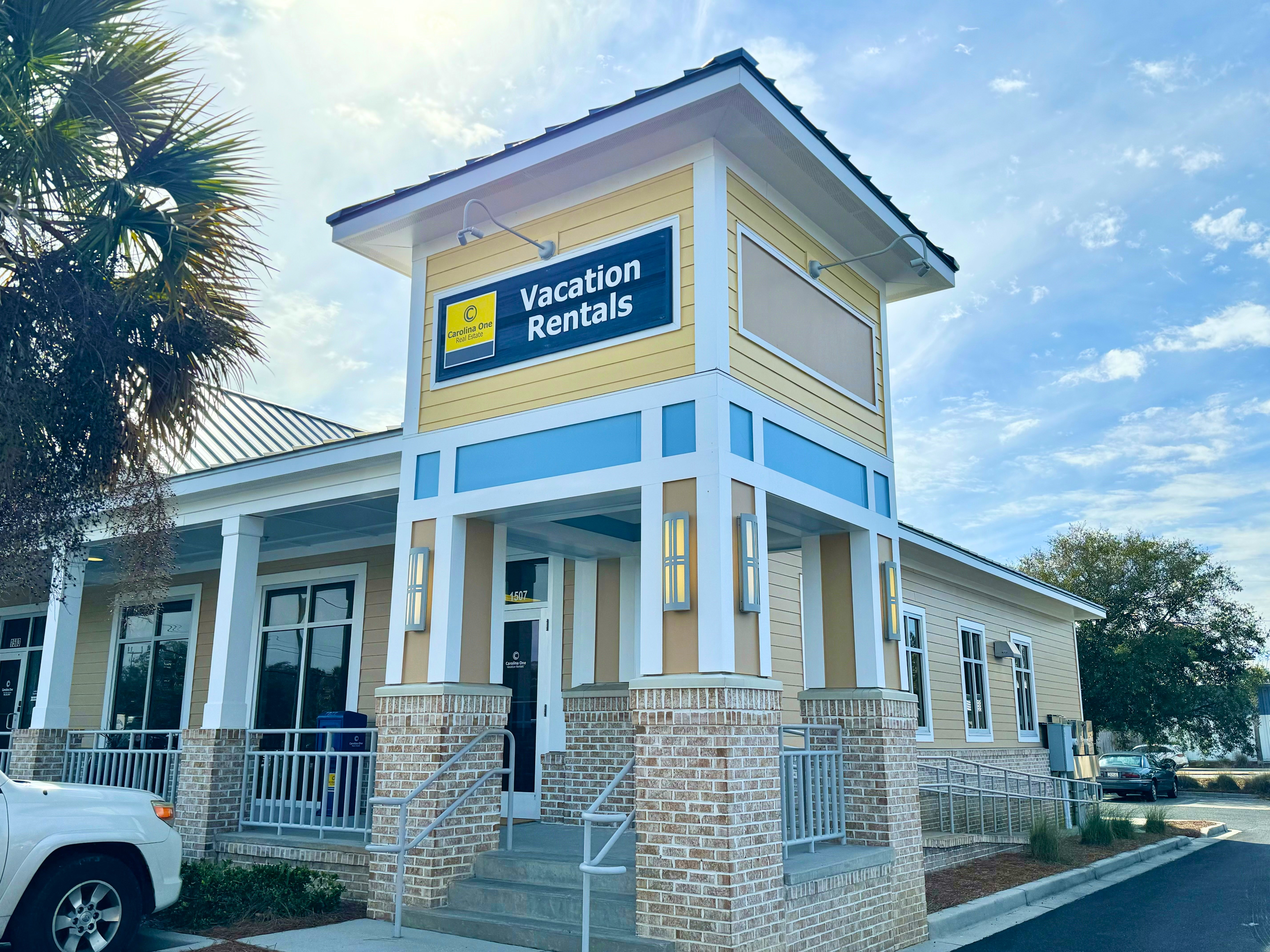 Staff member ISLE OF PALMS, WILD DUNES & SULLIVAN'S ISLAND TEAM: